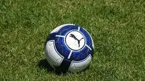 吴亦凡恋情争议再起，秦牛正威微博澄清关系